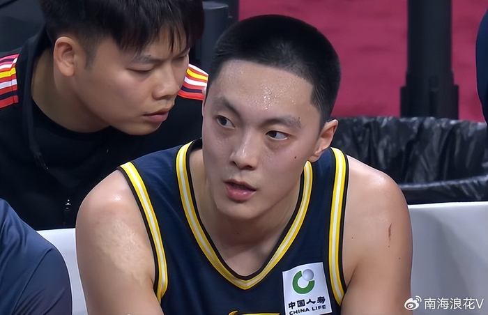 广东男篮大胜新疆迎曙光 杜锋重用新星胡明轩低