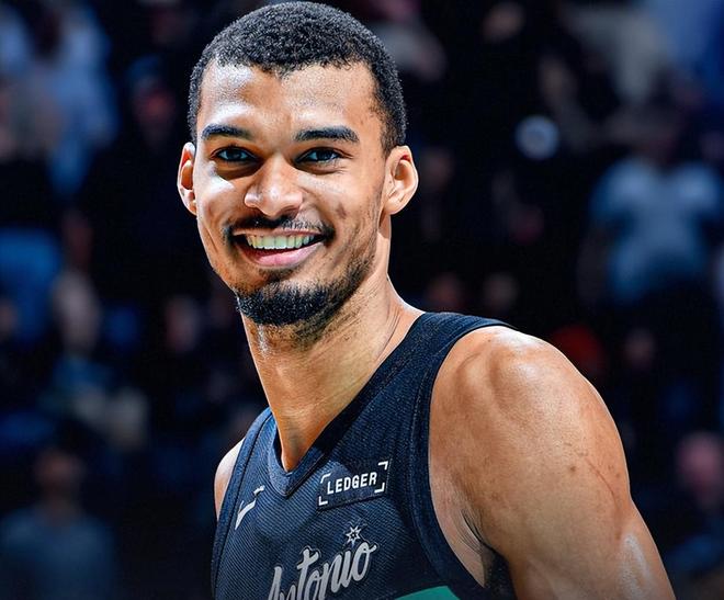 文班亚马40+力压弗拉格33分 马刺狂胜独行侠29分