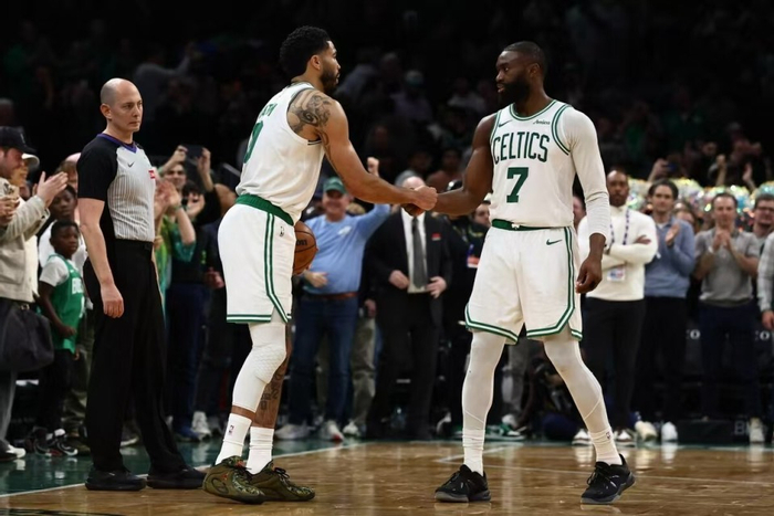 阿德巴约单场83分创历史纪录 米切尔领跑2017届得