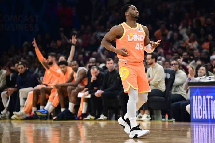 阿德巴约单场83分创历史纪录 米切尔领跑2017届得